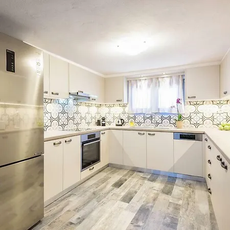 Louros House Apartment *