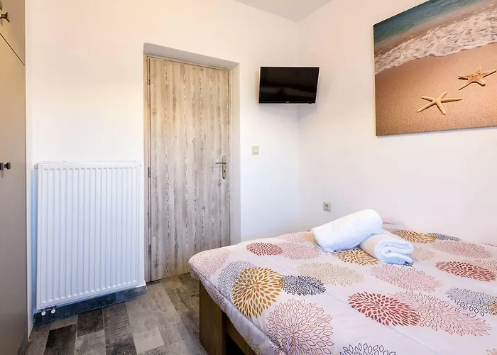 Louros House Apartman *