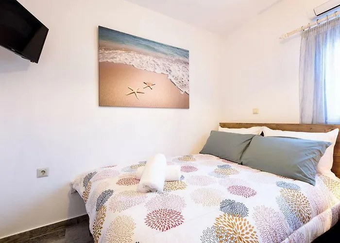 Louros House Apartman *