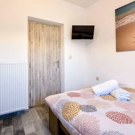 Louros House Appartement *