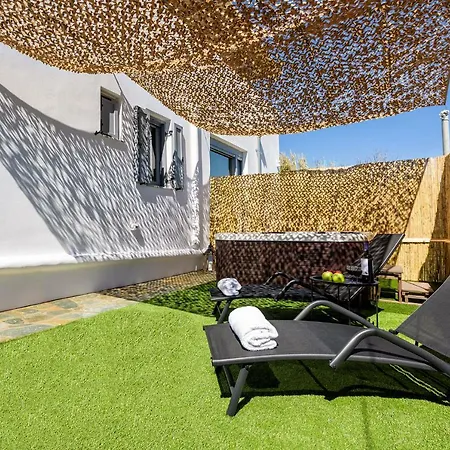 Louros House Apartmán *