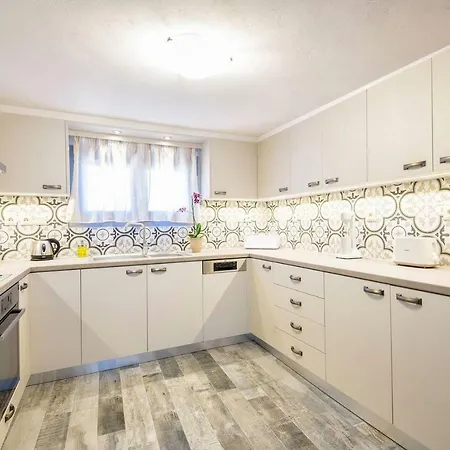 Louros House Apartment