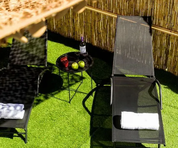 Louros House Apartmán *