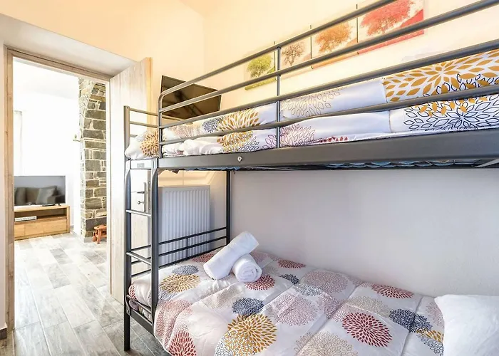 Апартаменты Louros House *