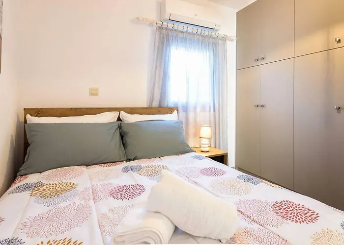 Апартаменты Louros House