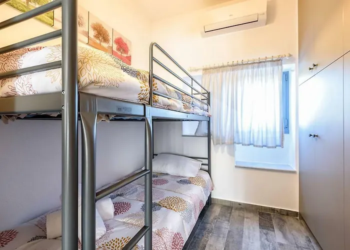 Апартаменты Louros House